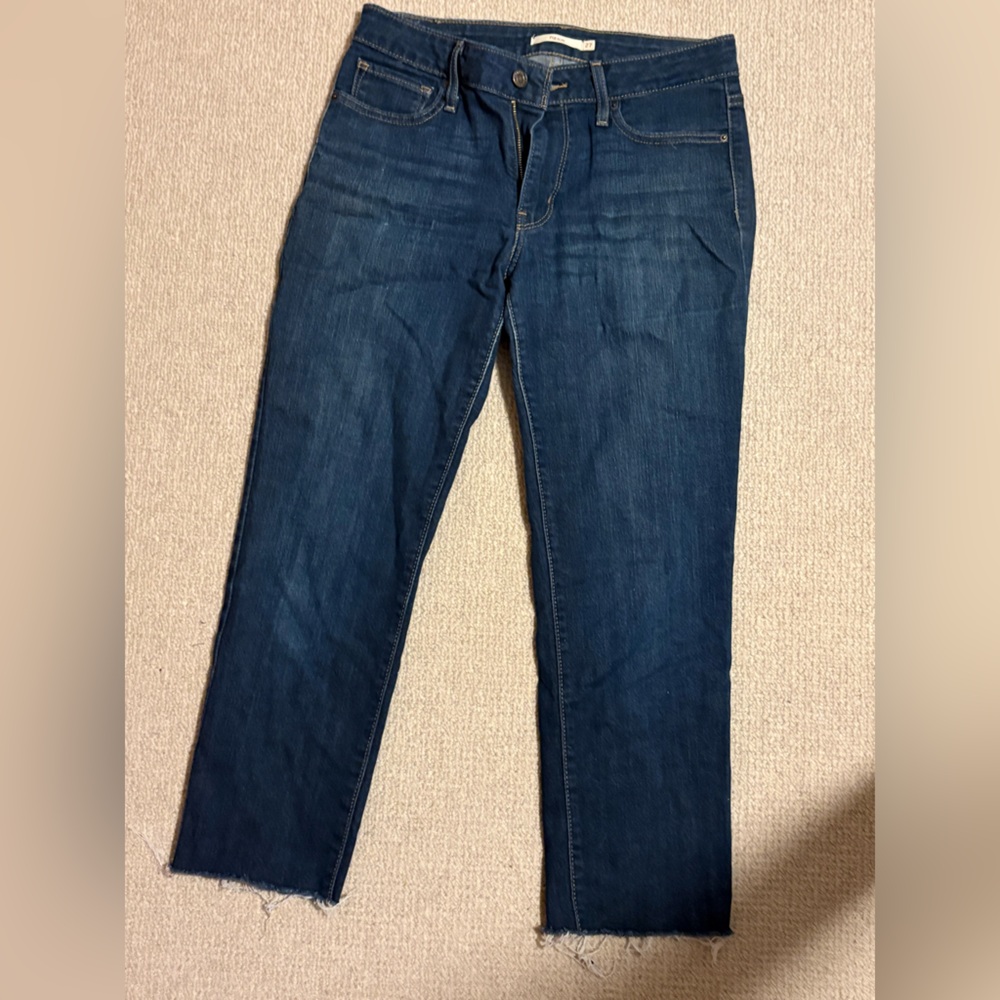Levi’s 712 slim in dark wash
